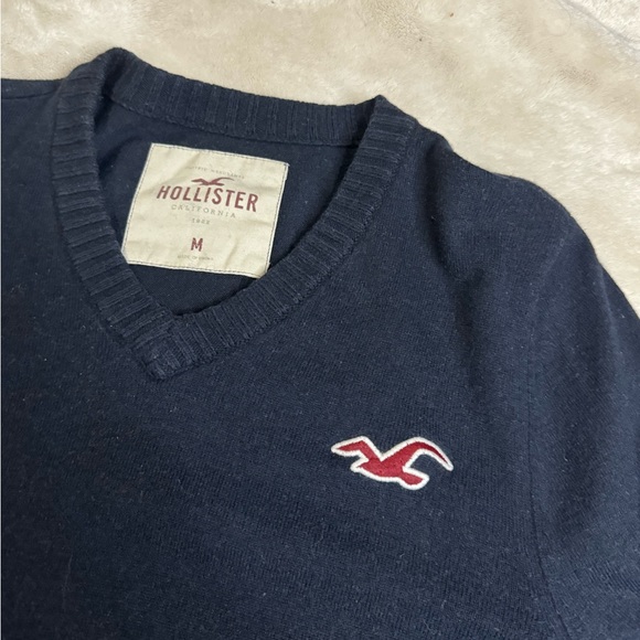 Hollister sweater - Picture 2 of 2